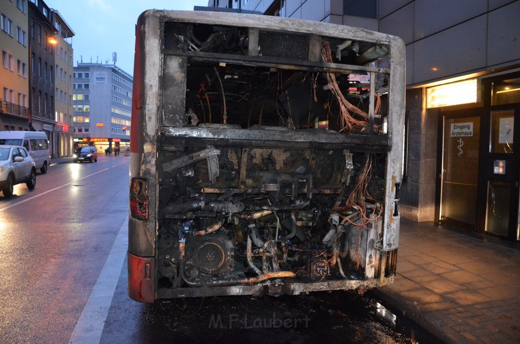 Stadtbus fing Feuer Koeln Muelheim Frankfurterstr Wiener Platz P148.JPG